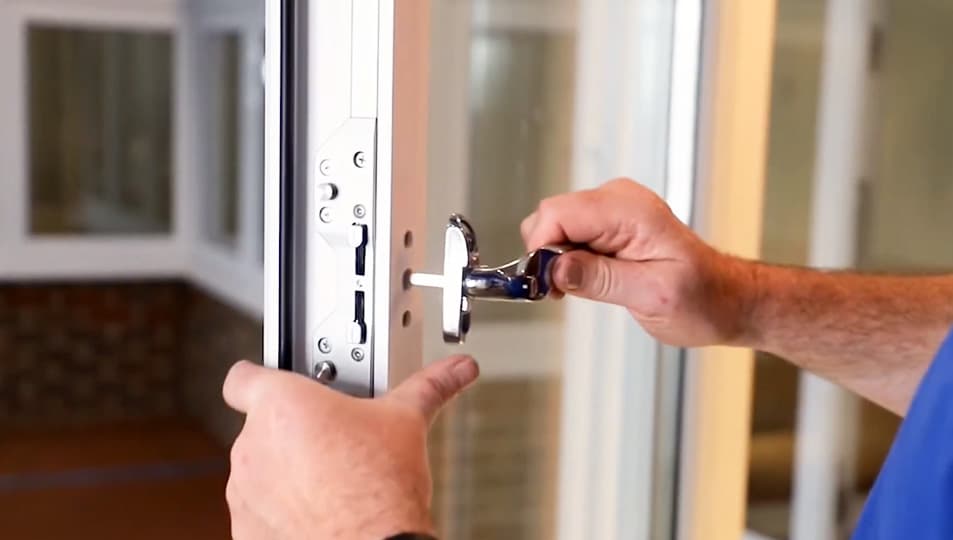 How to replace a window handle