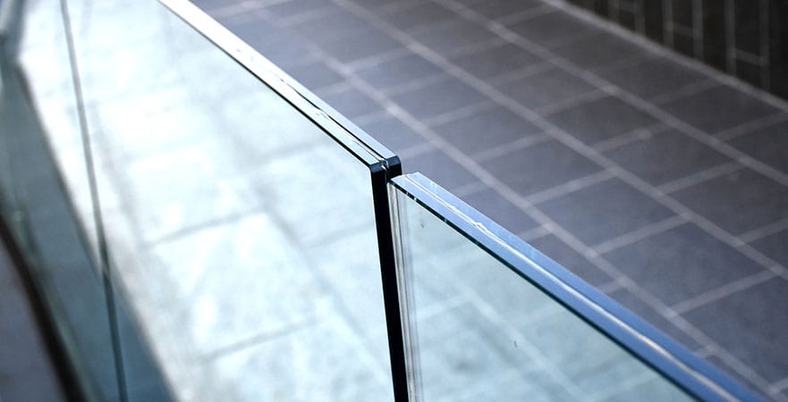 The edge of laminated glass