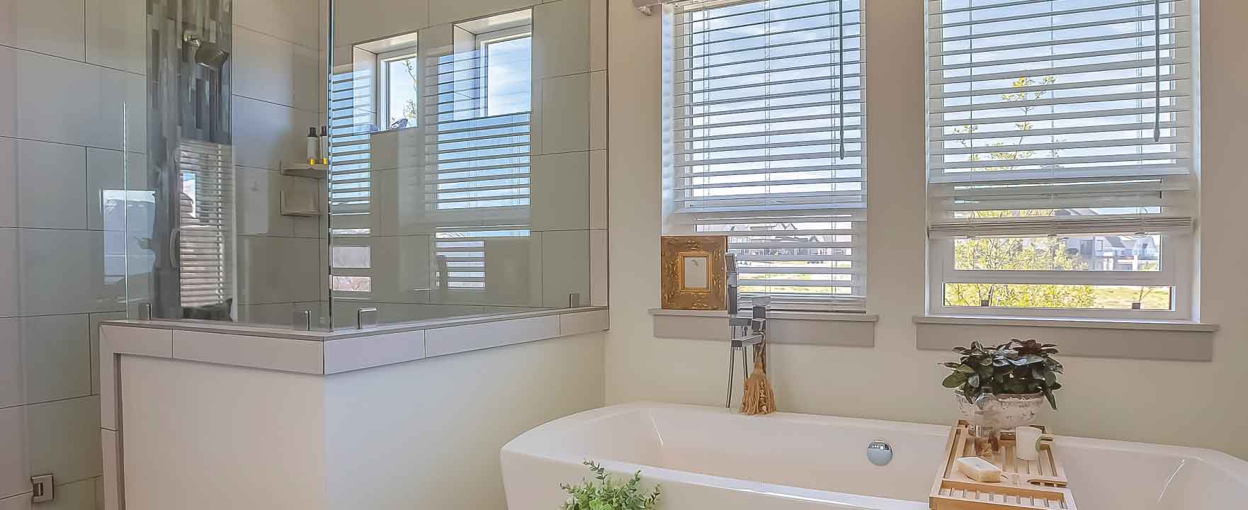 window dressing ideas for a bathroom