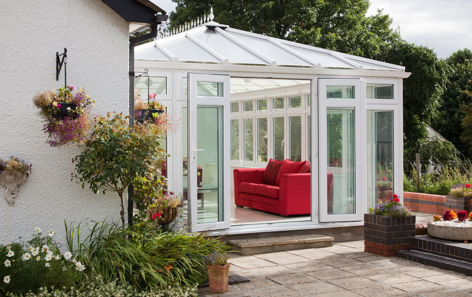 White Everest conservatory with red sofa