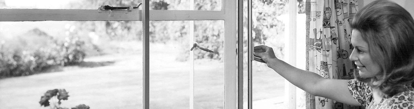 Person adjusting Everest conservatory window